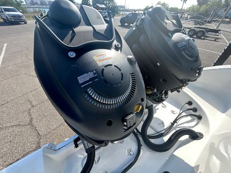 Sea-pro 259-CENTER-CONSOLE image