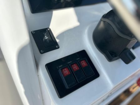 Sea-pro 259-CENTER-CONSOLE image