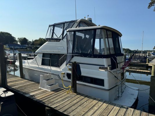 Carver 33-AFT-CABIN - main image