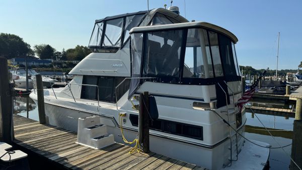 Carver 33 Aft Cabin