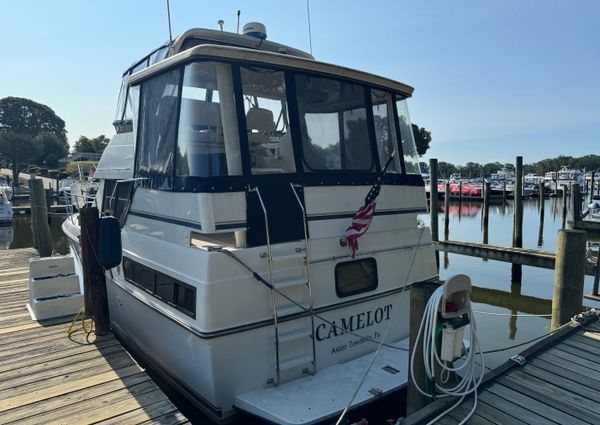 Carver 33-AFT-CABIN image