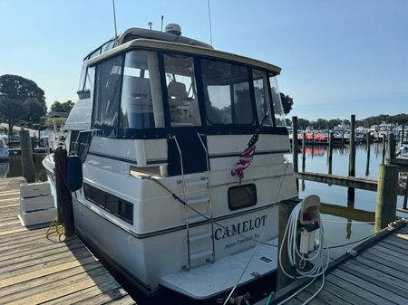 Carver 33 Aft Cabin image