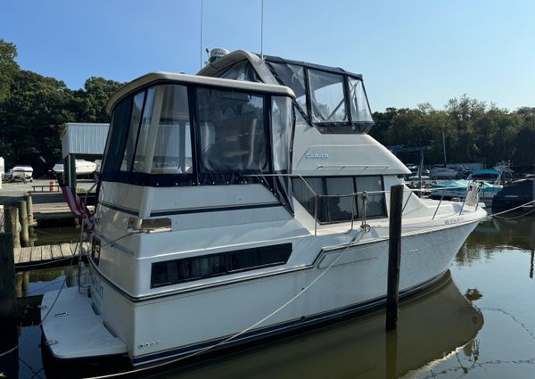 Carver 33-AFT-CABIN image