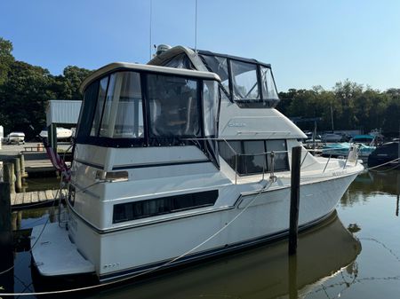 Carver 33 Aft Cabin image