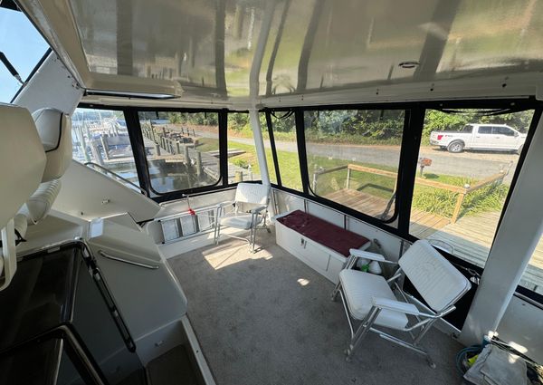 Carver 33-AFT-CABIN image