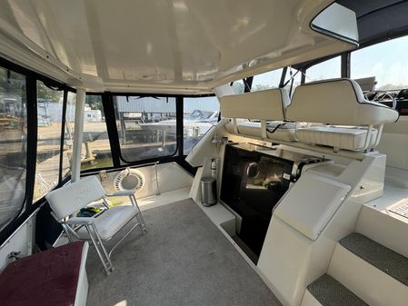 Carver 33 Aft Cabin image