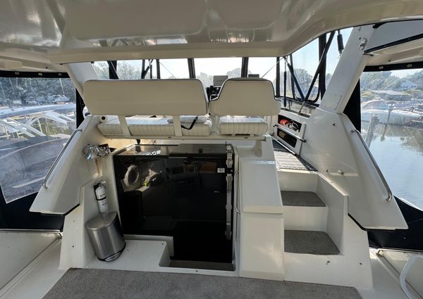 Carver 33-AFT-CABIN image