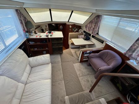 Carver 33 Aft Cabin image