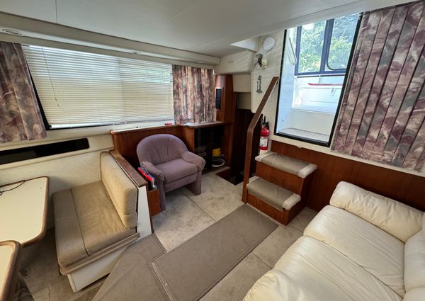 Carver 33-AFT-CABIN image