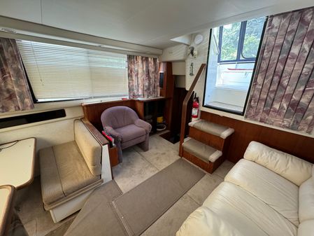 Carver 33 Aft Cabin image