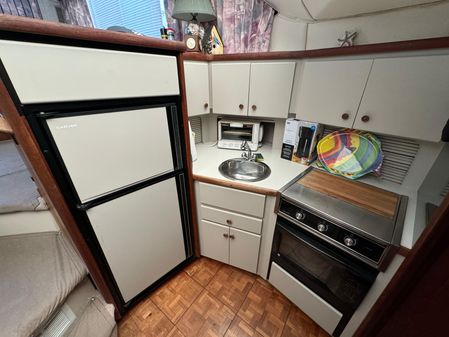 Carver 33 Aft Cabin image