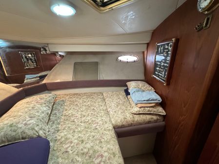 Carver 33 Aft Cabin image