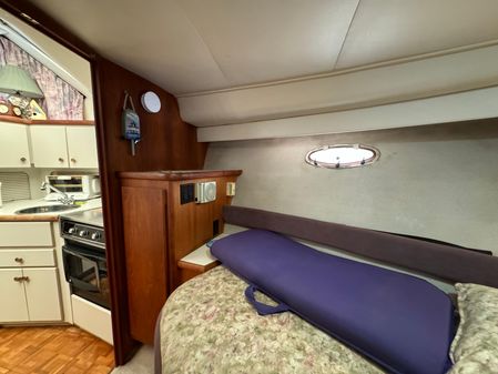 Carver 33 Aft Cabin image