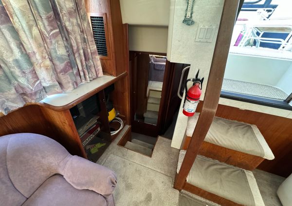 Carver 33-AFT-CABIN image