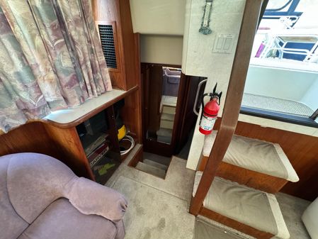 Carver 33 Aft Cabin image