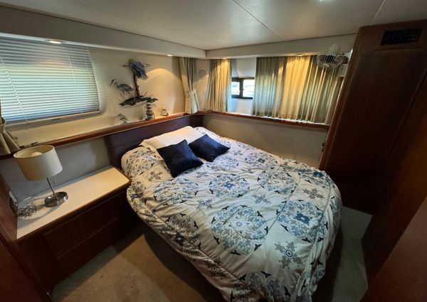 Carver 33-AFT-CABIN image