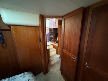 Carver 33 Aft Cabin image