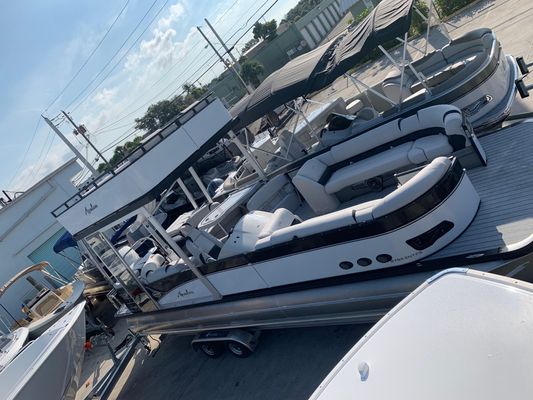 Avalon Catalina Platinum Funship 2785 - main image