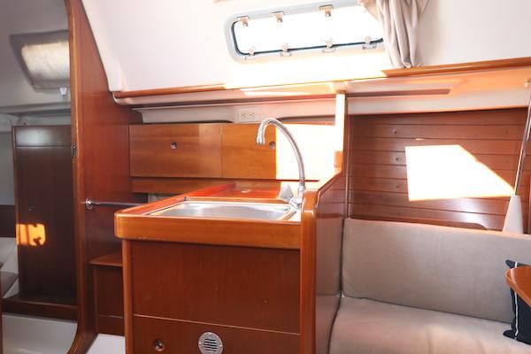 Beneteau OCEANIS-281 image