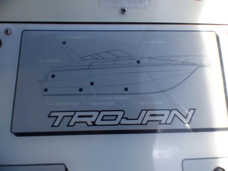 Trojan 390 Express by Carver image