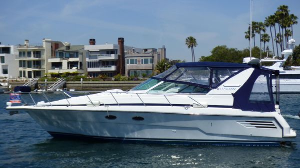 Trojan 390 Express by Carver