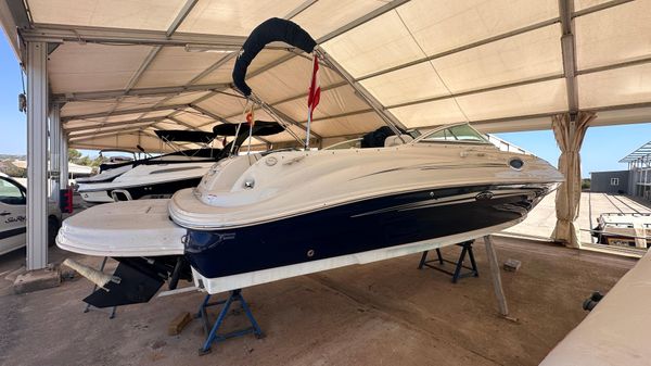 Sea Ray 240 Sundeck 