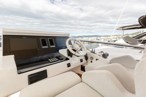 Azimut 72 Flybridge image