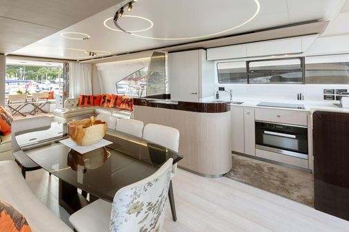 Azimut 72 Flybridge image