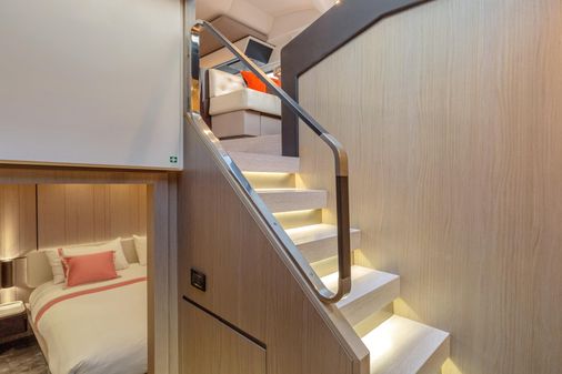 Azimut 72 Flybridge image