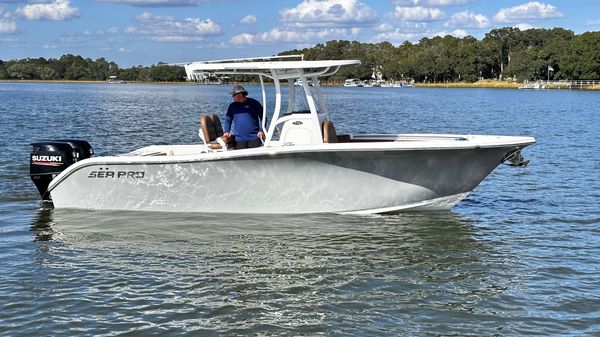 Sea Pro 259 Center Console 