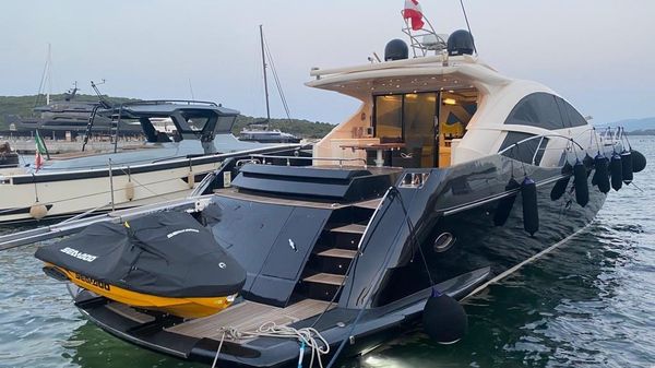 Queens Yachts 72
