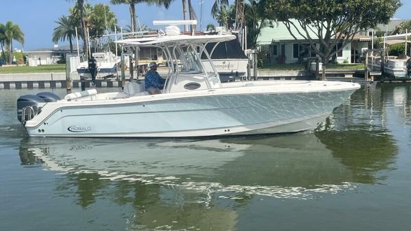 Robalo 30 Center Console 