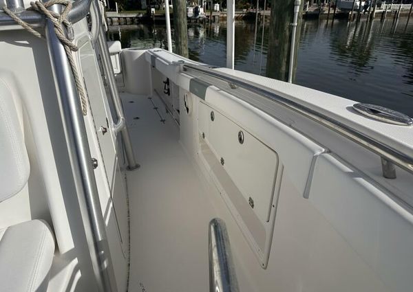 Robalo 30 Center Console image