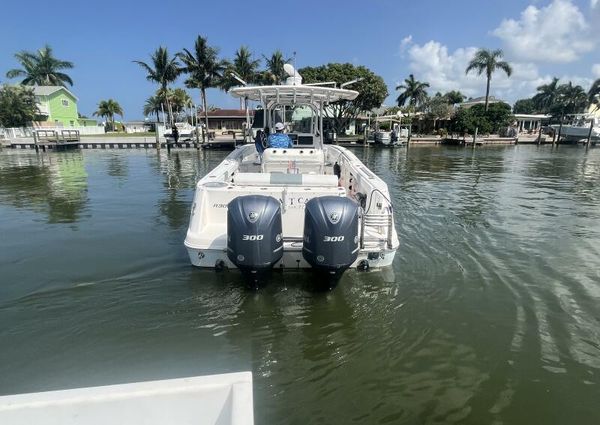 Robalo 30 Center Console image