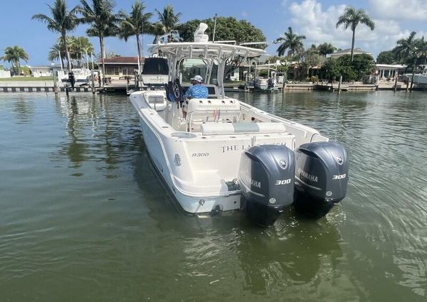 Robalo 30 Center Console image