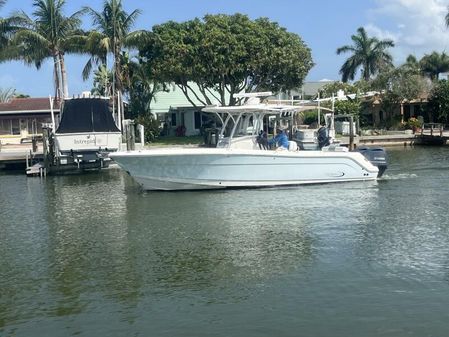 Robalo 30 Center Console image