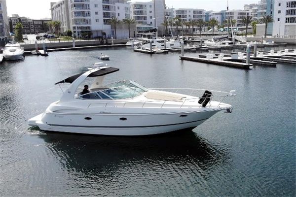 Cruisers Yachts 370 Express - main image