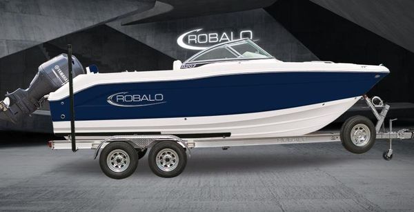 Robalo R207 Dual Console image
