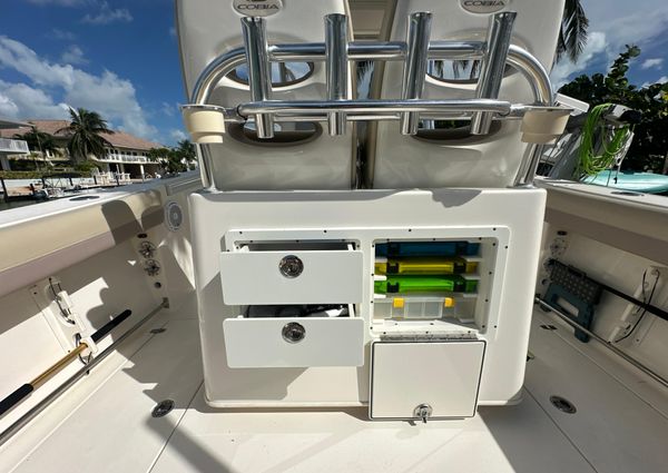 Cobia 277-CENTER-CONSOLE image