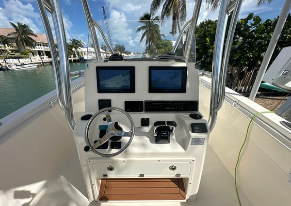 Cobia 277-CENTER-CONSOLE image