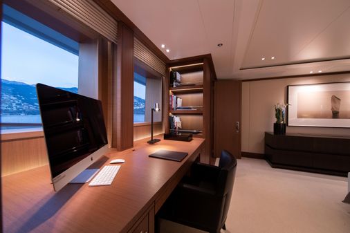 Feadship De Vries image