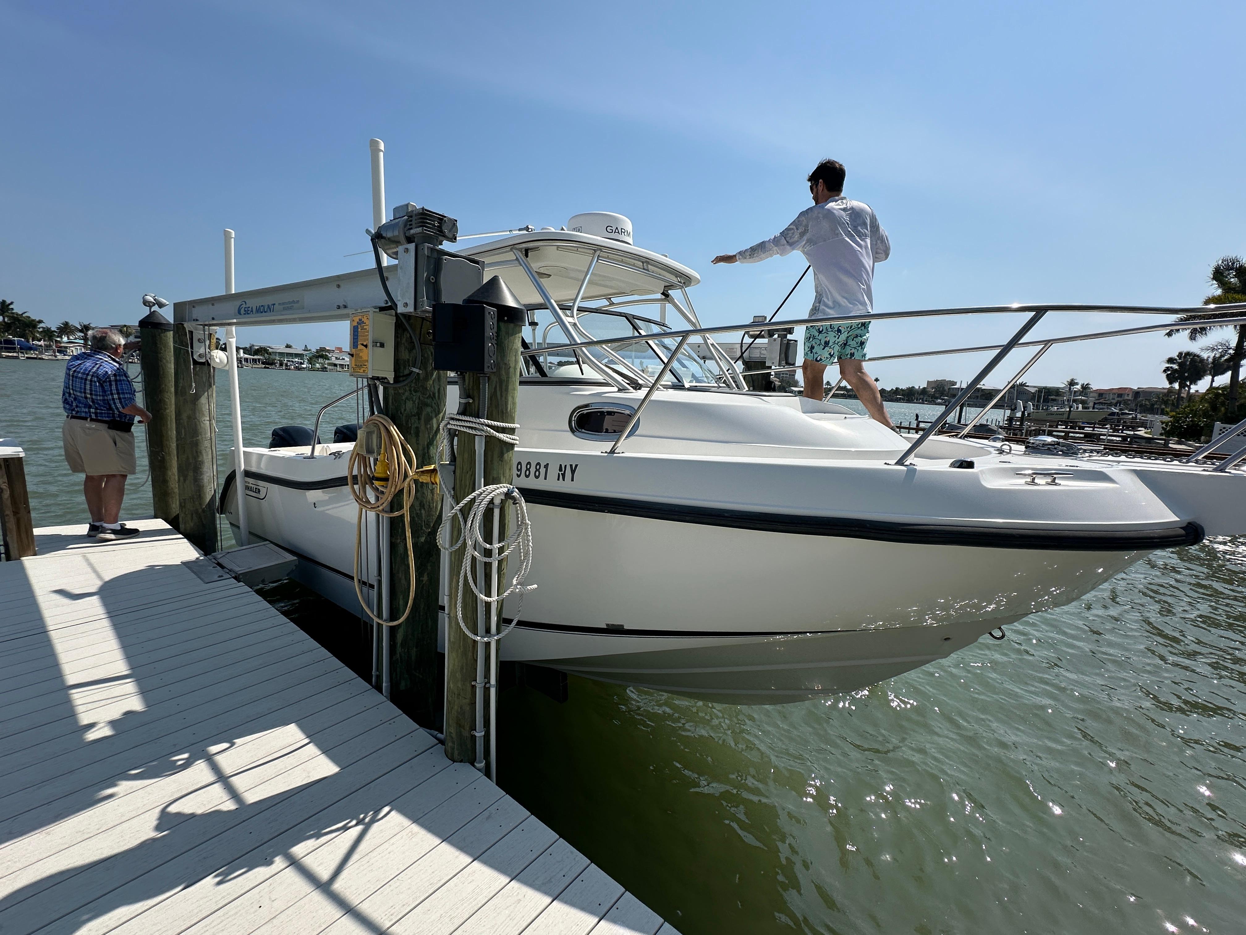 2008 Boston Whaler 255 conquest