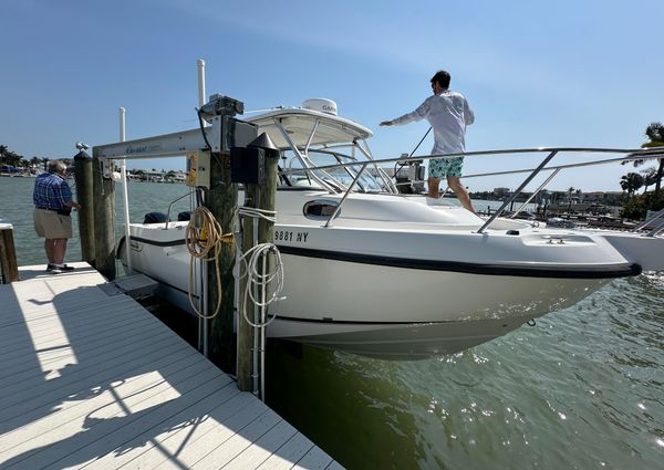 Boston-whaler 255-CONQUEST image