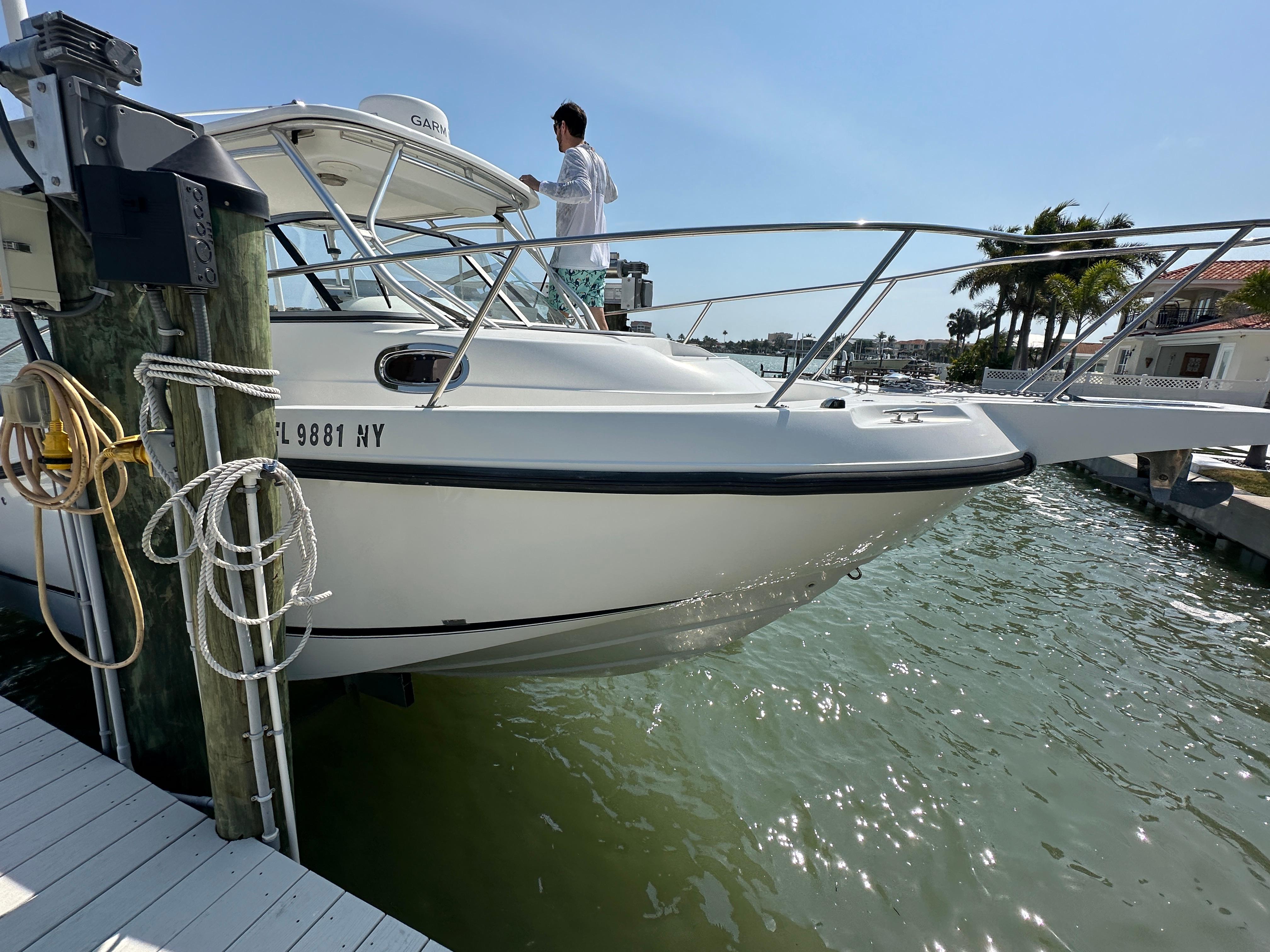 2008 Boston Whaler 255 conquest