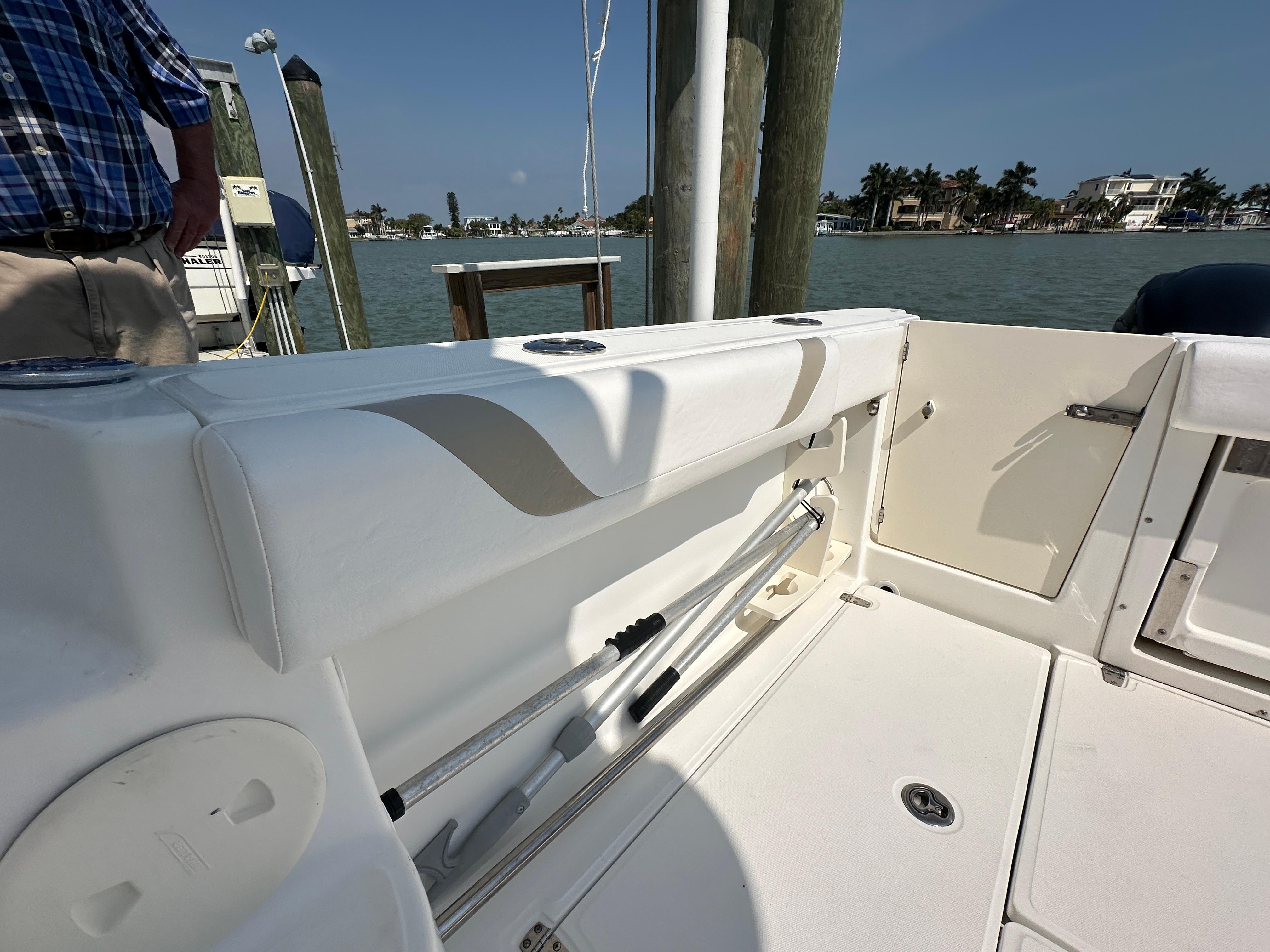 2008 Boston Whaler 255 conquest