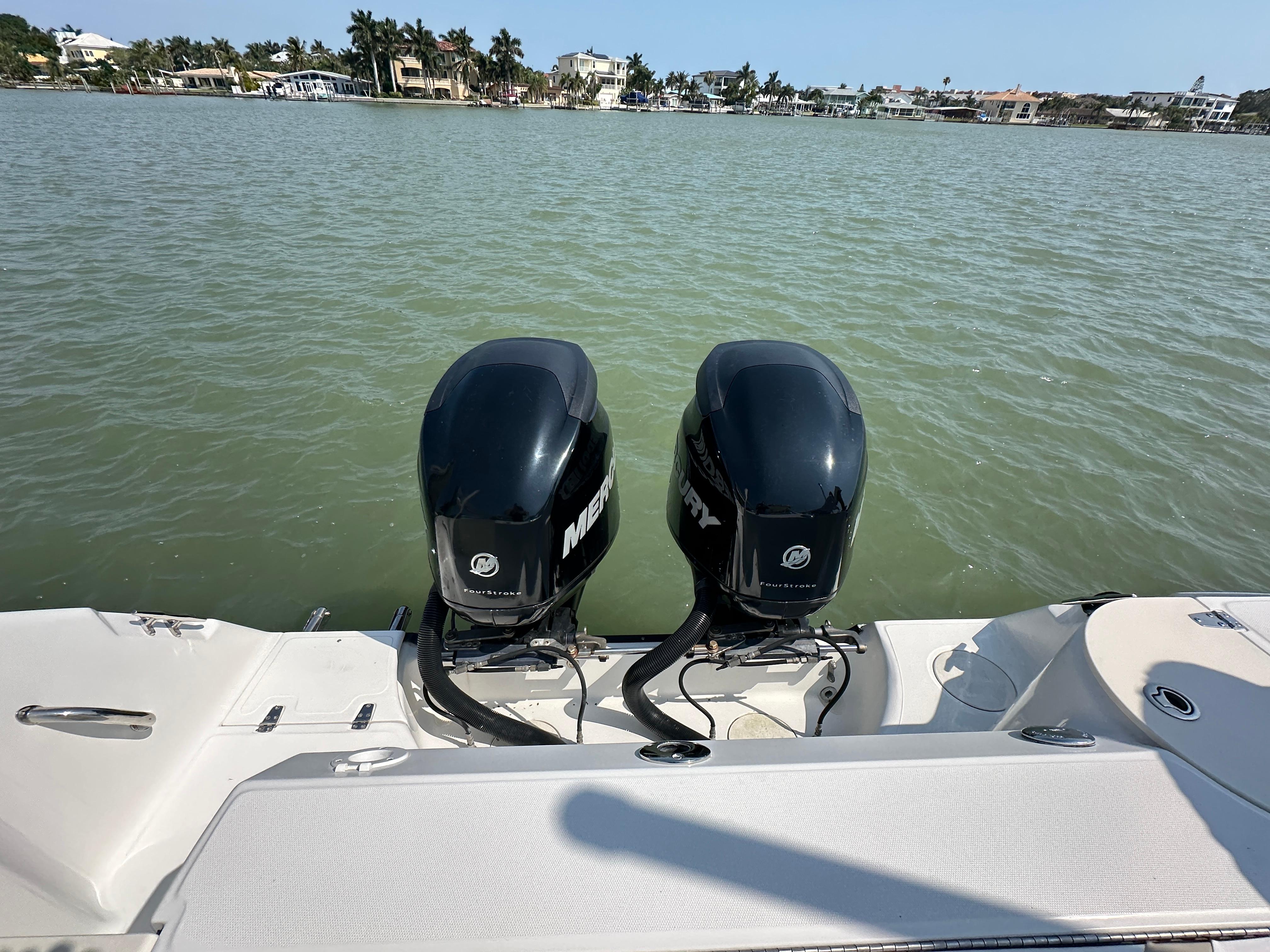 2008 Boston Whaler 255 conquest