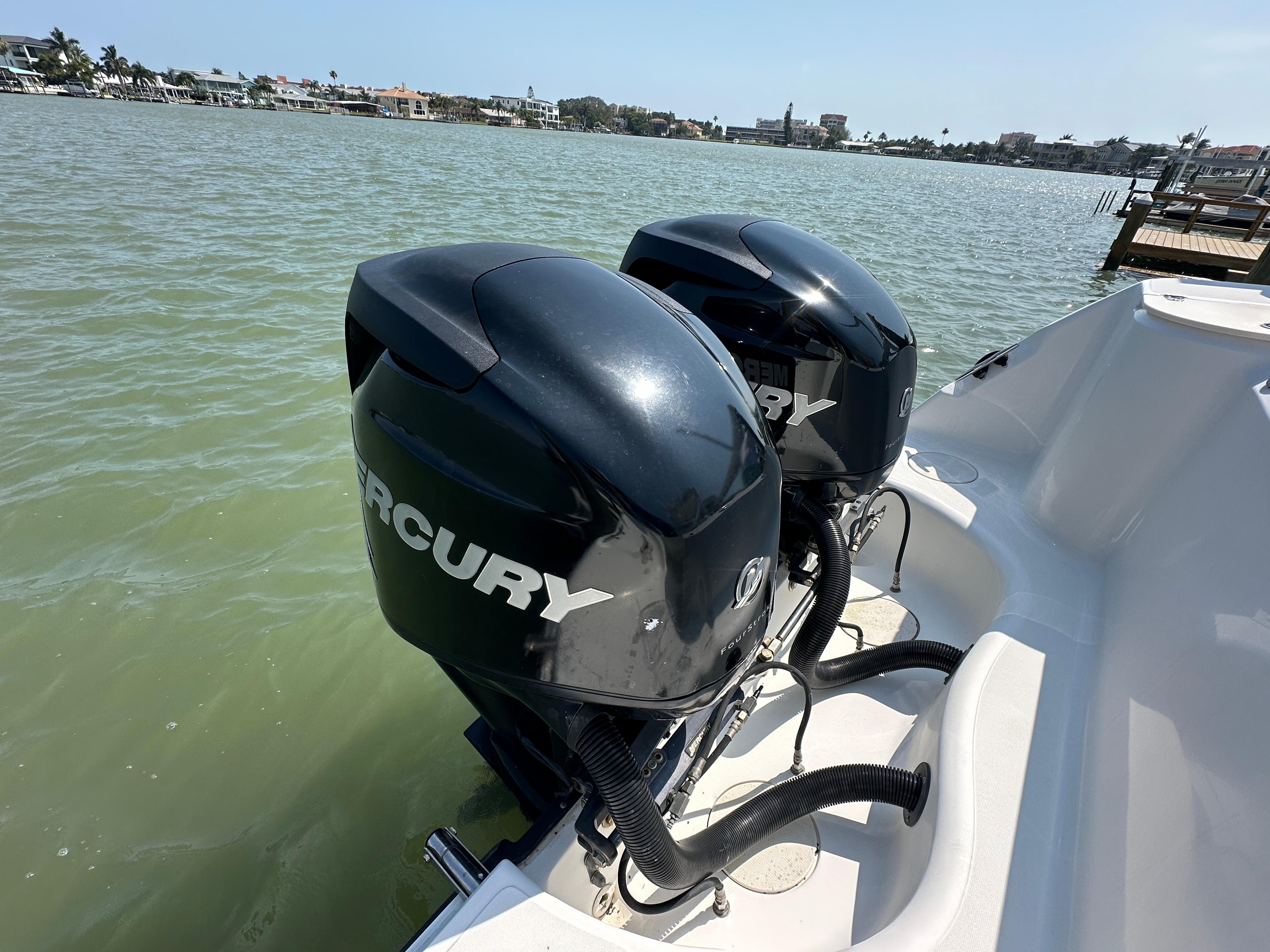 2008 Boston Whaler 255 conquest