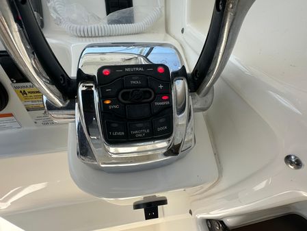 Boston-whaler 255-CONQUEST image