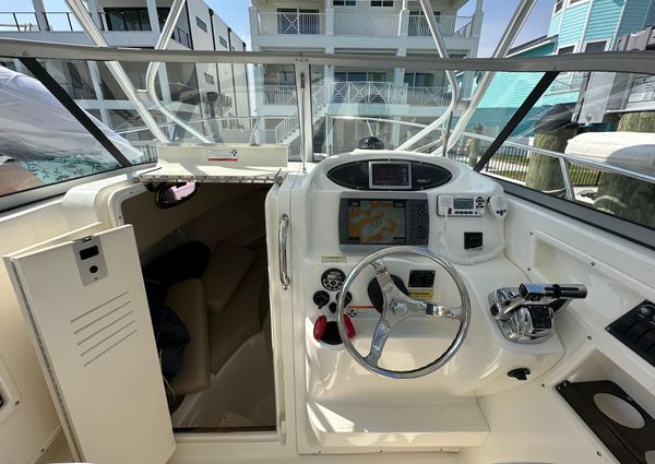 Boston-whaler 255-CONQUEST image