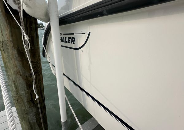 Boston-whaler 255-CONQUEST image